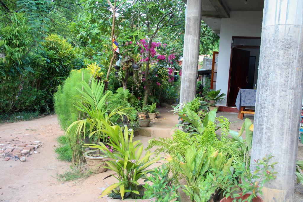 Nethum Rest Hotel Mirissa Exterior foto